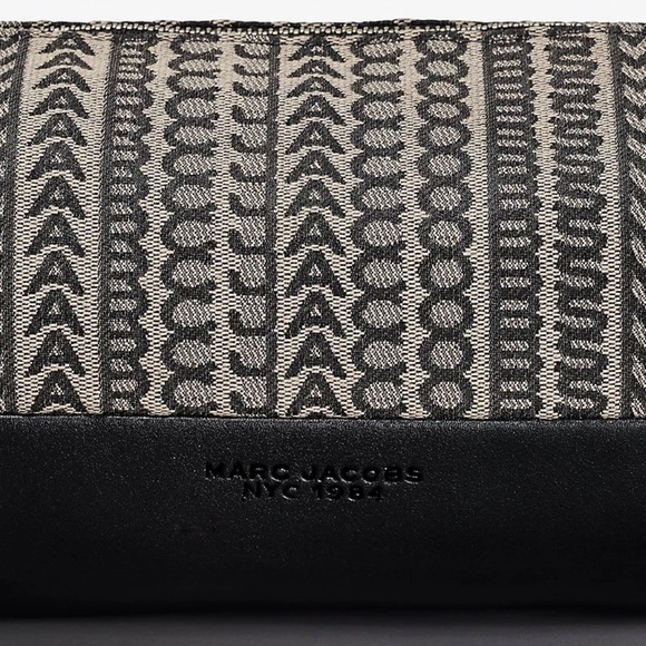 Marc Jacobs Jacquard Logo Monogram Duffle Bag - Picture 9 of 10